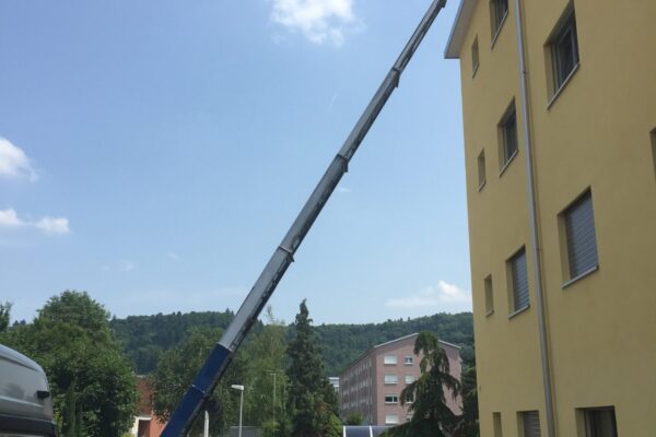 spezialtransport mit moebellift